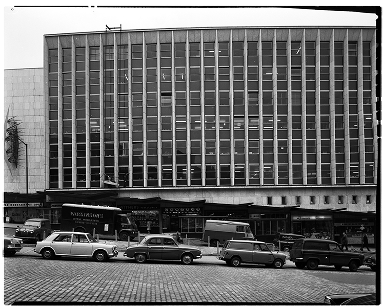 https://d33k3t-davidrowanorg-2053.site.tb-hosting.com/files/gimgs/21_suffolk-st-view-of-trafalgar-house-6th-april-1964-.jpg